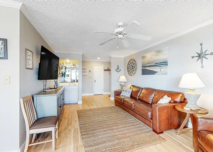 Bright & Beautiful Condo With Shared Pool Boat & Fishing Pier Balcony Ac