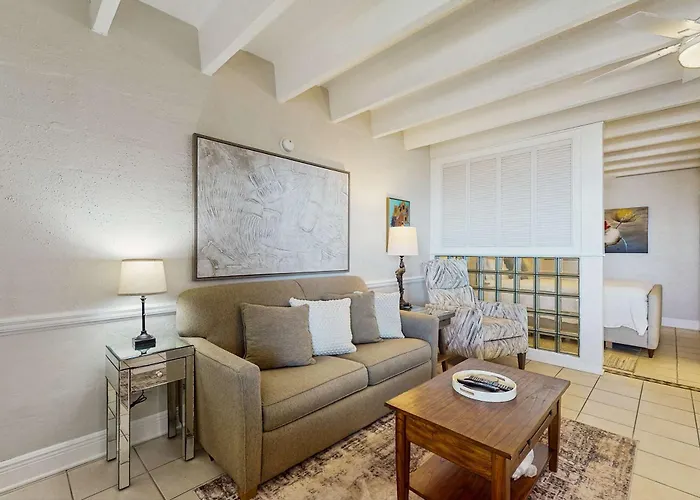Ocean-View Condo With Pool Access Outdoor Seating Central Ac & Wifi