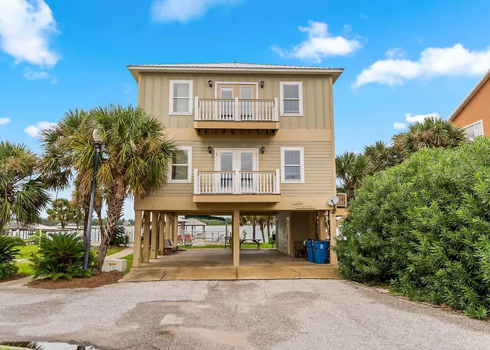 Lagoon-View Coastal Retreat With Shared Pool Fishing Pier And Easy Beach Access
