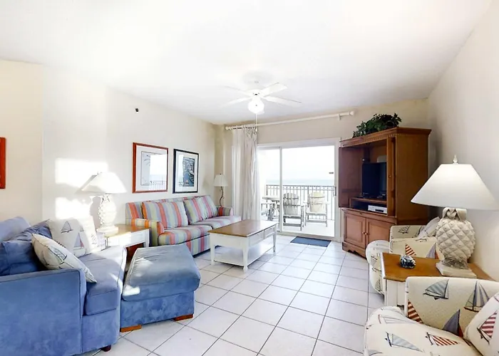 Gulf-Front Condo With Balcony Beach Views Wifi Ac & Shared Gulf-Facing Pool