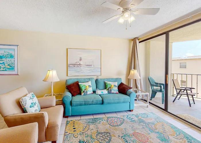Beachfront Condo With Balcony Overlooking Gulf Of Mexico & Resort Pool