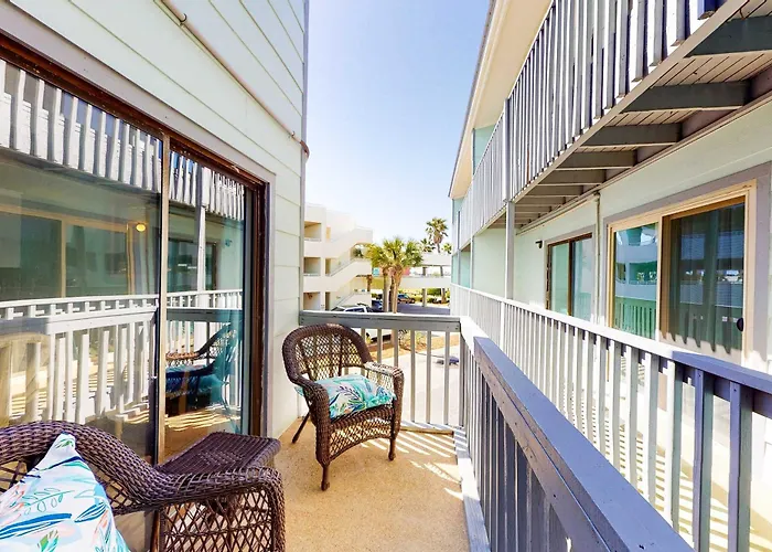 Stunning Water-View Condo With Pool - Steps Away From The Beach