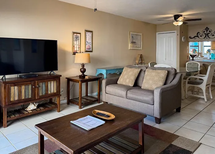 Spacious Condo With Views Of The Gulf Near Beaches Features Shared Pool