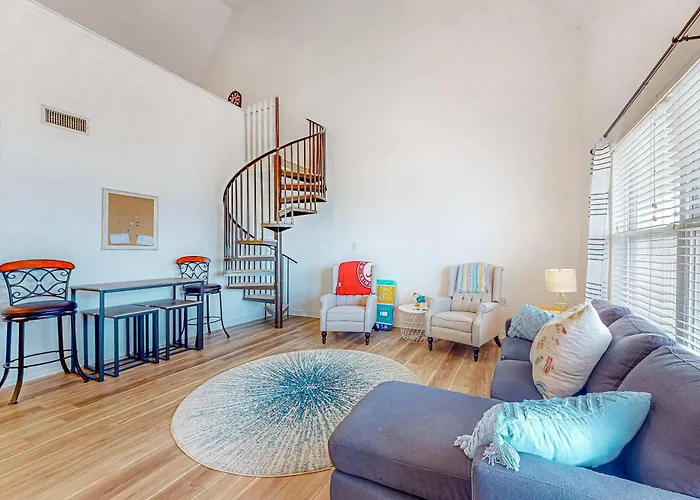 Sunlit Two-Story Condo With Pool Walk One Block To The Beach