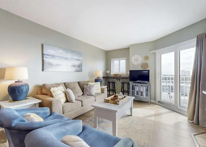 Bright Coastal Condo With Gulf Views Pools Hot Tub & Private Balcony