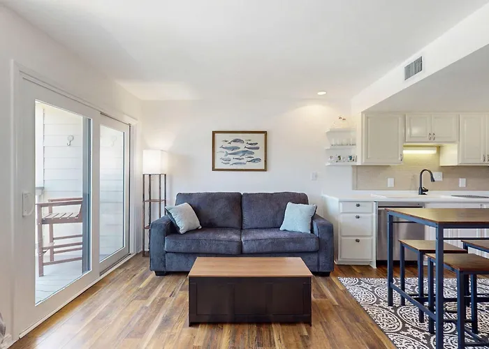 Pool View Studio With Onsite Sauna Beach Access Hot Tub And Gym