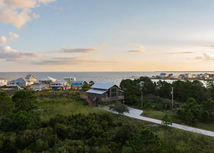 Peaceful 4Br*Private Pool*3-5 Min Walk To Beach!