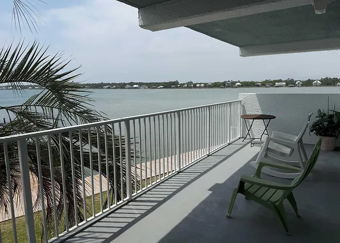Waterfront Condo With Indoor & Outdoor Pools Plus Bbq