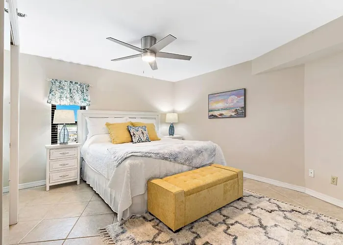Oceanfront King Bed Heated Pools & Hot Tub W&D & Cabletv