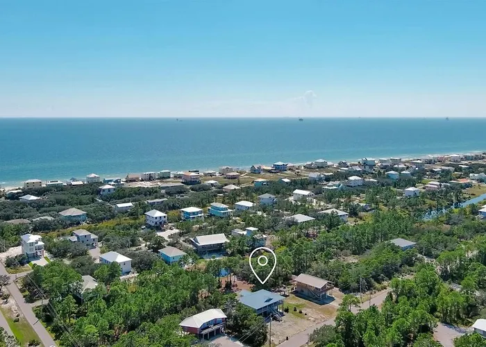 Charming Beachside Home With Private Patio & Dog-Friendly Policy Near Surfside Shores, Gulf Shores, Al