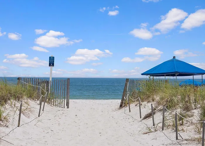 Poolside Condo With Beach Access