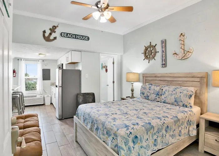 Steps From Beach & The Hangout! Walk To It All!