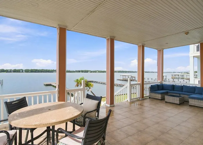 Krusty Krab Sleeps 10 Bay Views Pet-Friendly