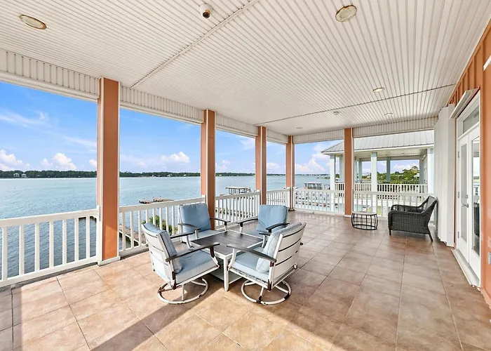 Eagles Nest Sleeps 10 Bay Views Pet-Friendly