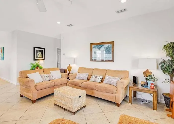 Family Friendly Home With Private Pool And Dock On The Bay