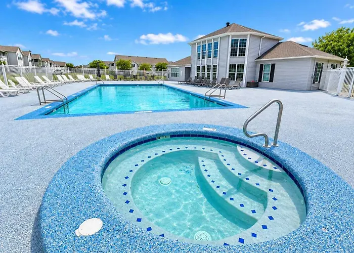 Gulf Shores Condo With Pool 5 Miles To Beaches